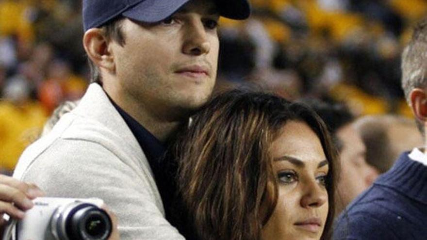 Mila Kunis y Ashton Kutcher.