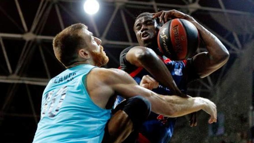 El Barça guanya i es jugarà  les semifinals al Palau (81-85)