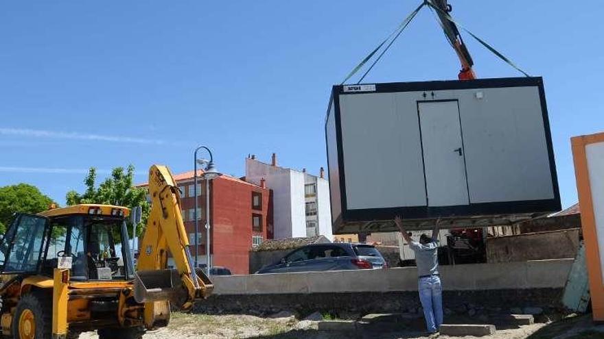 La instalación de los aseos en O Preguntoiro. // Noé Parga