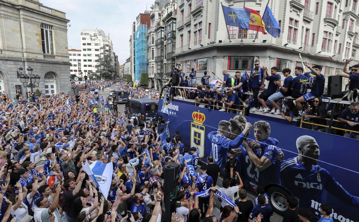 Multitudinària celebració per l’ascens Multitudinària celebració per l’ascens