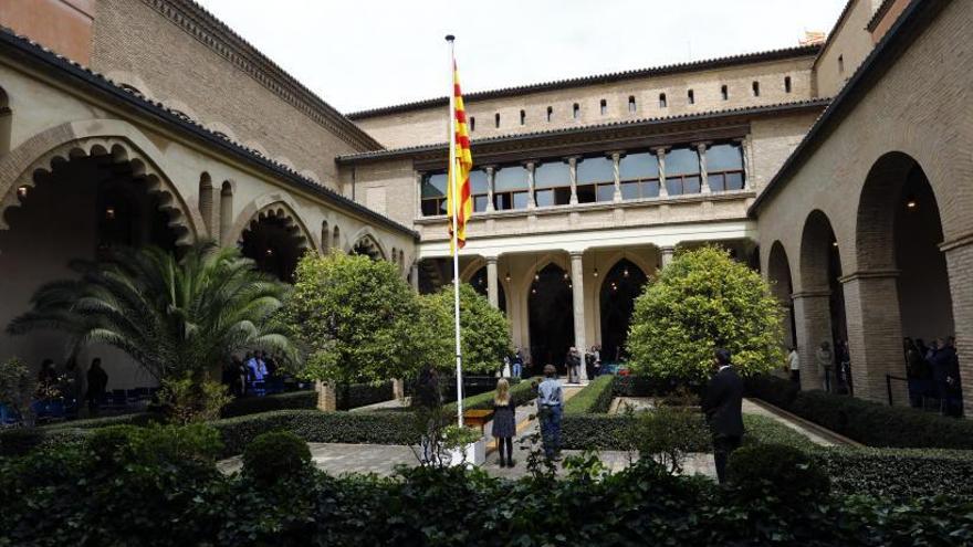 El Patio de Santa Isabel visto desde la alberca sur durante el himno.