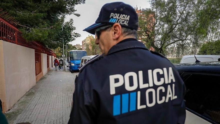 El Govern pone a los policías tutores a controlar alumnos durante el confinamiento