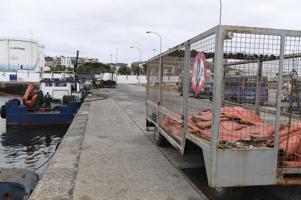 Vertido de 3.000 litros de residuos de combustibles en el Puerto de La Luz