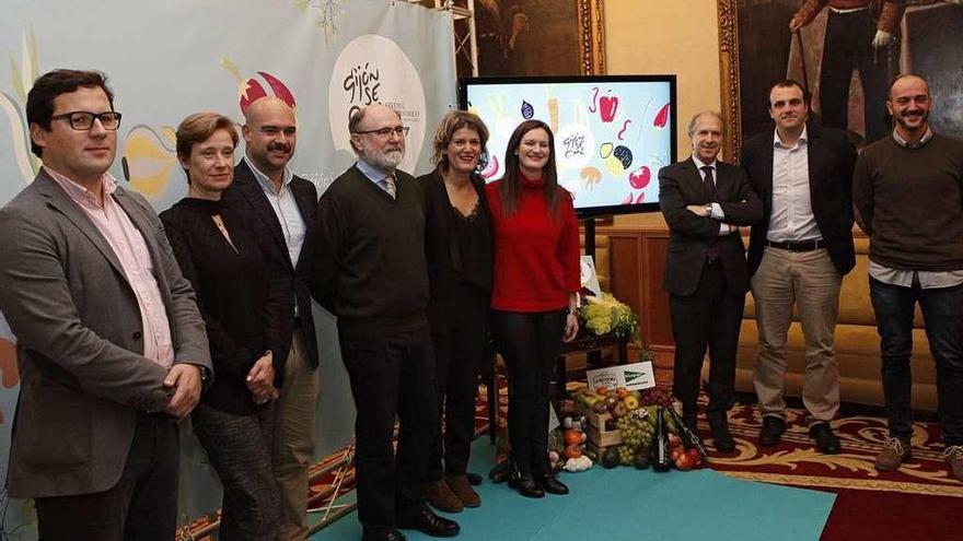 Asistentes a la presentación de &quot;Gijón se come&quot; en el Ayuntamiento de Gijón.