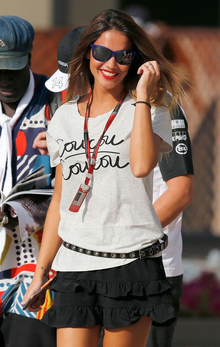 El look de Lara Álvarez en Abu Dhabi con camiseta de Sincerely Jules