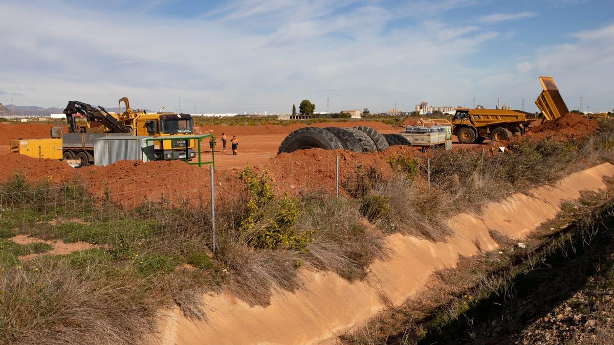 Obras en los terrenos de la gigafactoría