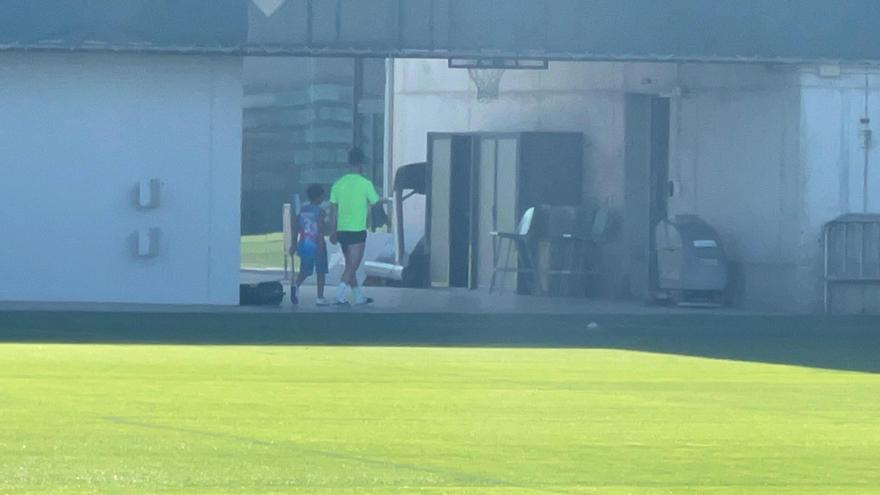 Isco se deja ver unos segundos en la Ciudad Deportiva Luis del Sol