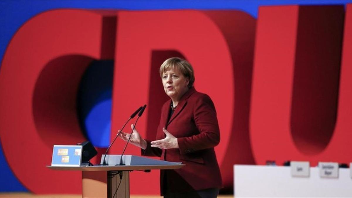 La cancillera Angela Merkel interviene al cierre del congreso del CDU.