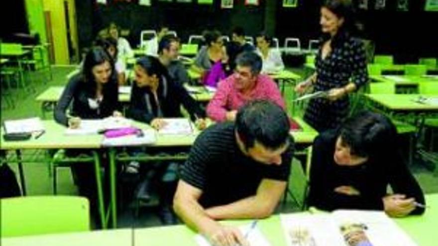 Alumnos de portugués piden con firmas otro profesor a Educación