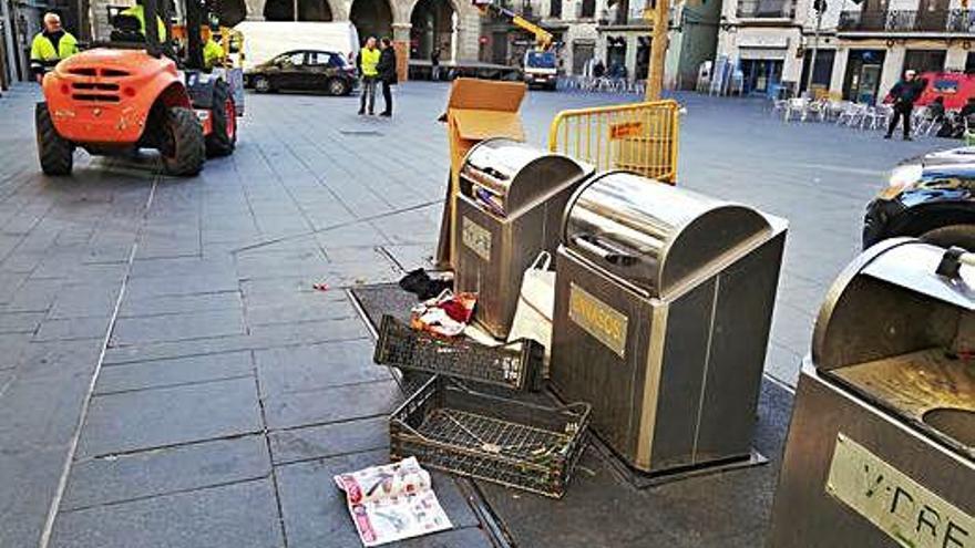 Brutícia a terra en una guarnida plaça Major