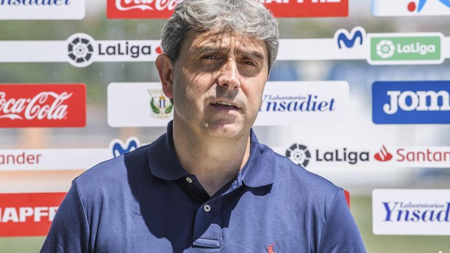 Txema Indias, en una rueda de prensa con el Leganés.
