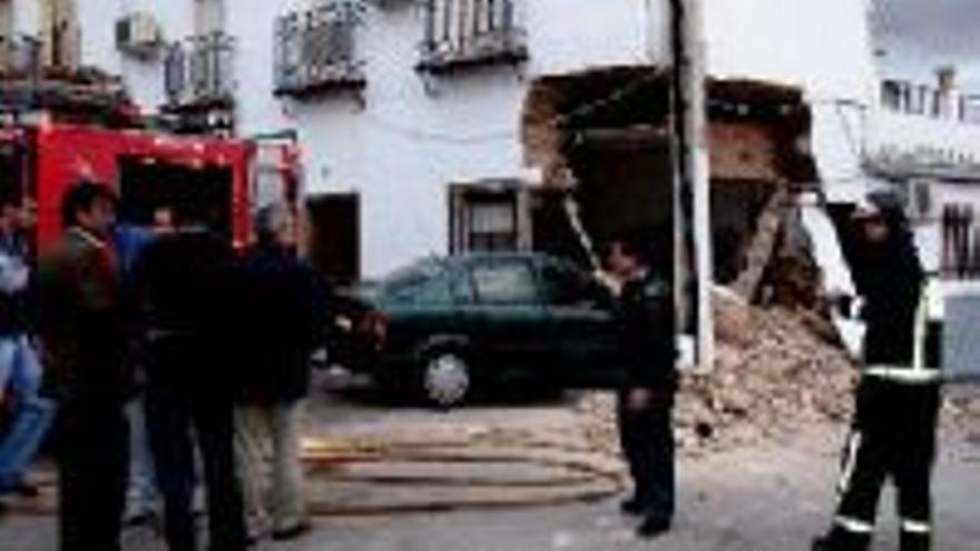 Muere en el acto al estrellar
su coche contra una vivienda