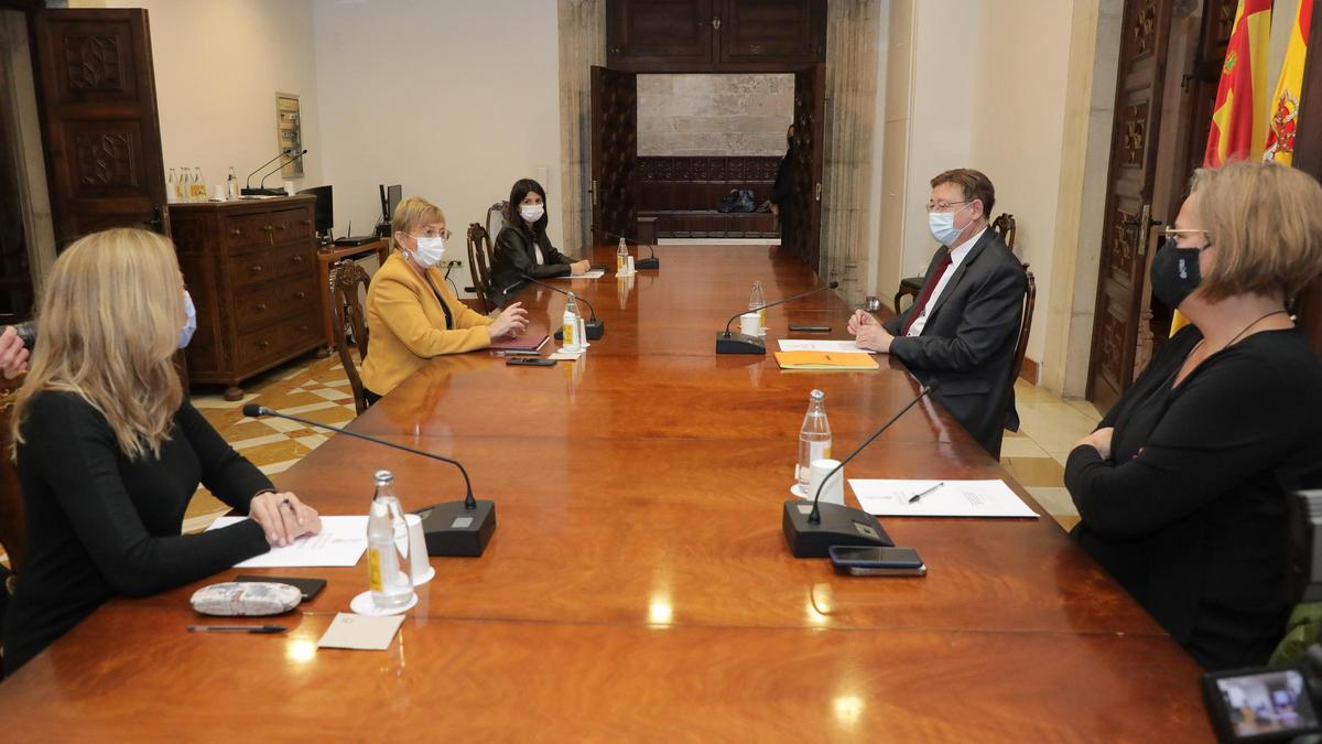 Reunión del presidente Puig con la consellera Barceló y otros altros cargos para acelerar las obras sanitarias