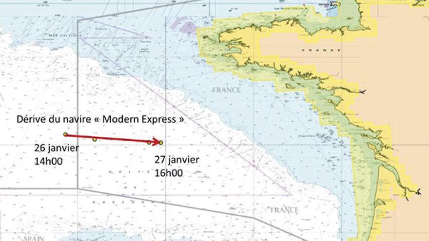 El barco fue evacuado al norte de Ortegal y deriva hacia al este.