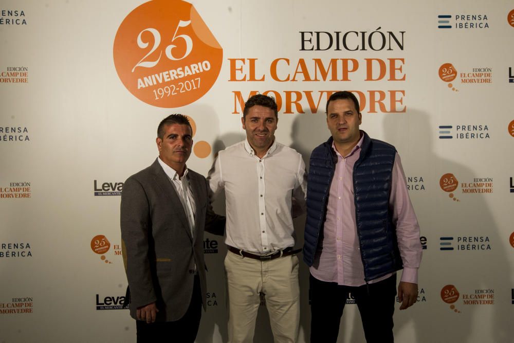 Gala 25 Aniversario Levante-EMV Edición Camp de Morvedre. David Gutiérrez, entrenador del AT. Saguntino; Presidente, Juanma Domingo y vicepresidente, Rubén López