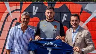 El CF Benidorm de David Villa firma su convenio de colaboración con el Valencia