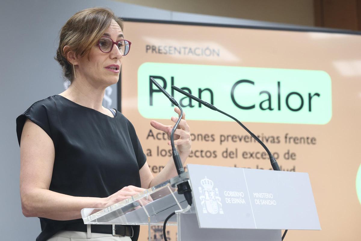 La ministra de Sanidad, Mónica García, durante la presentación del Plan Nacional de actuaciones preventivas de los efectos de los excesos de temperaturas sobre la salud, a 3 de junio de 2026, en Madrid (España).