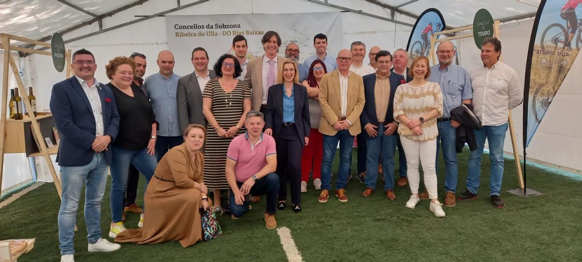 Autoridades e adegueiros premiados na Festa do Viño da Ulla