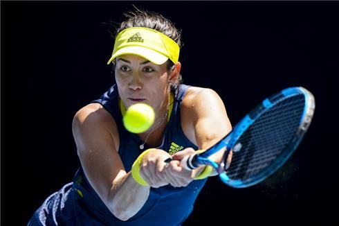 Muguruza conecta un revés.