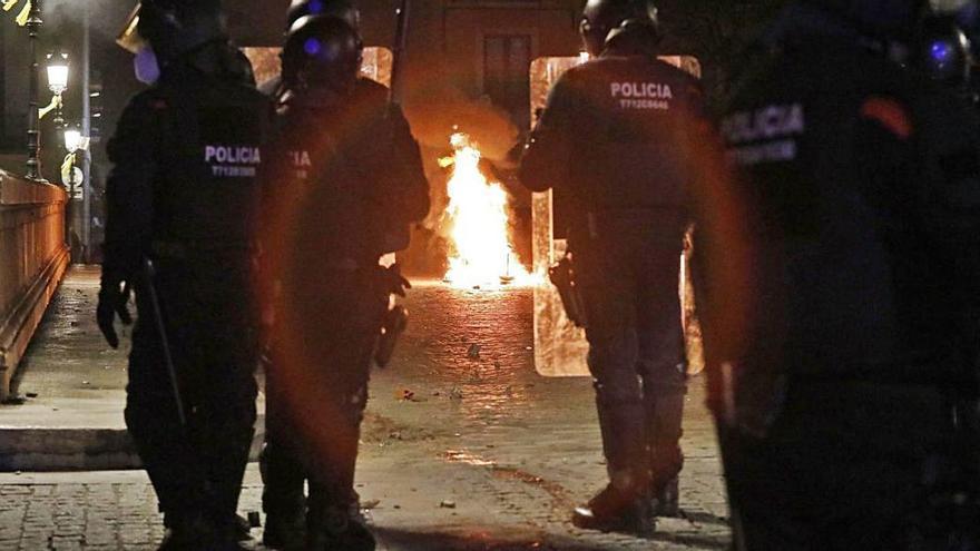 Segona nit de disturbis al Barri Vell de Girona amb 5 detinguts