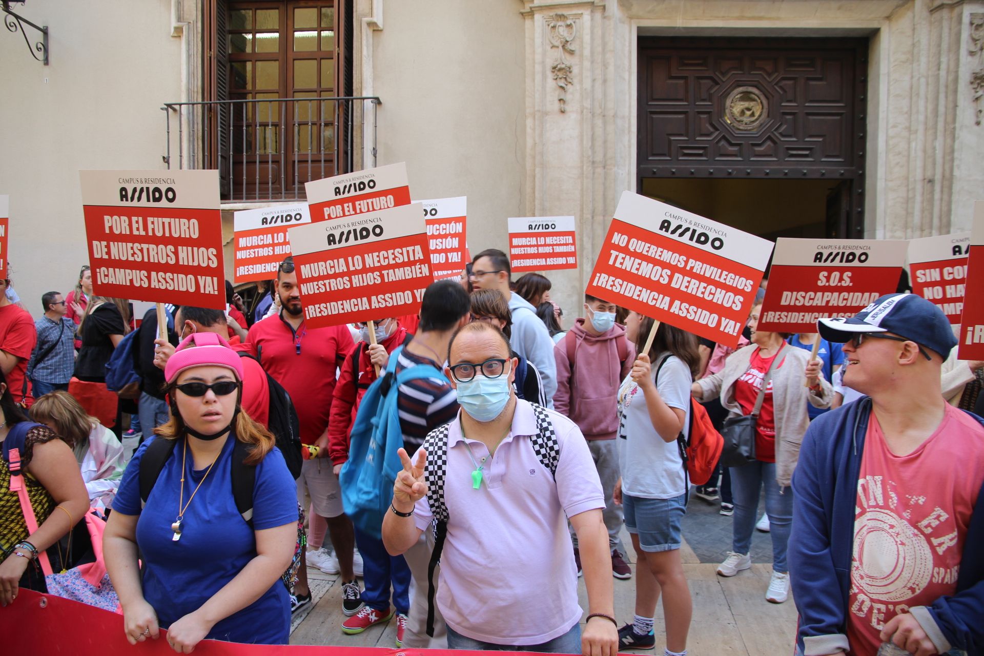 Concentración de Assido en Murcia ante la CHS