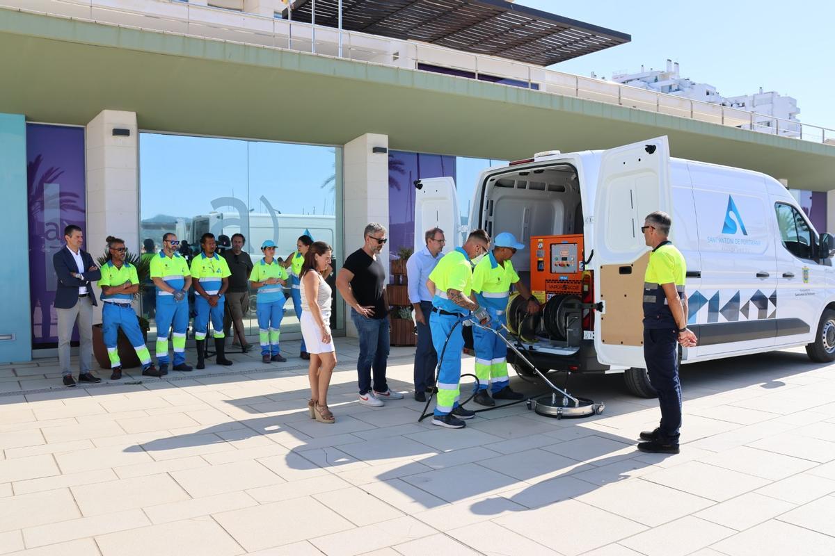 Galería: Sant Antoni refuerza la limpieza de sus calles tras las obras de peatonalización Galería: Sant Antoni refuerza la limpieza de sus calles tras las obras de peatonalización
