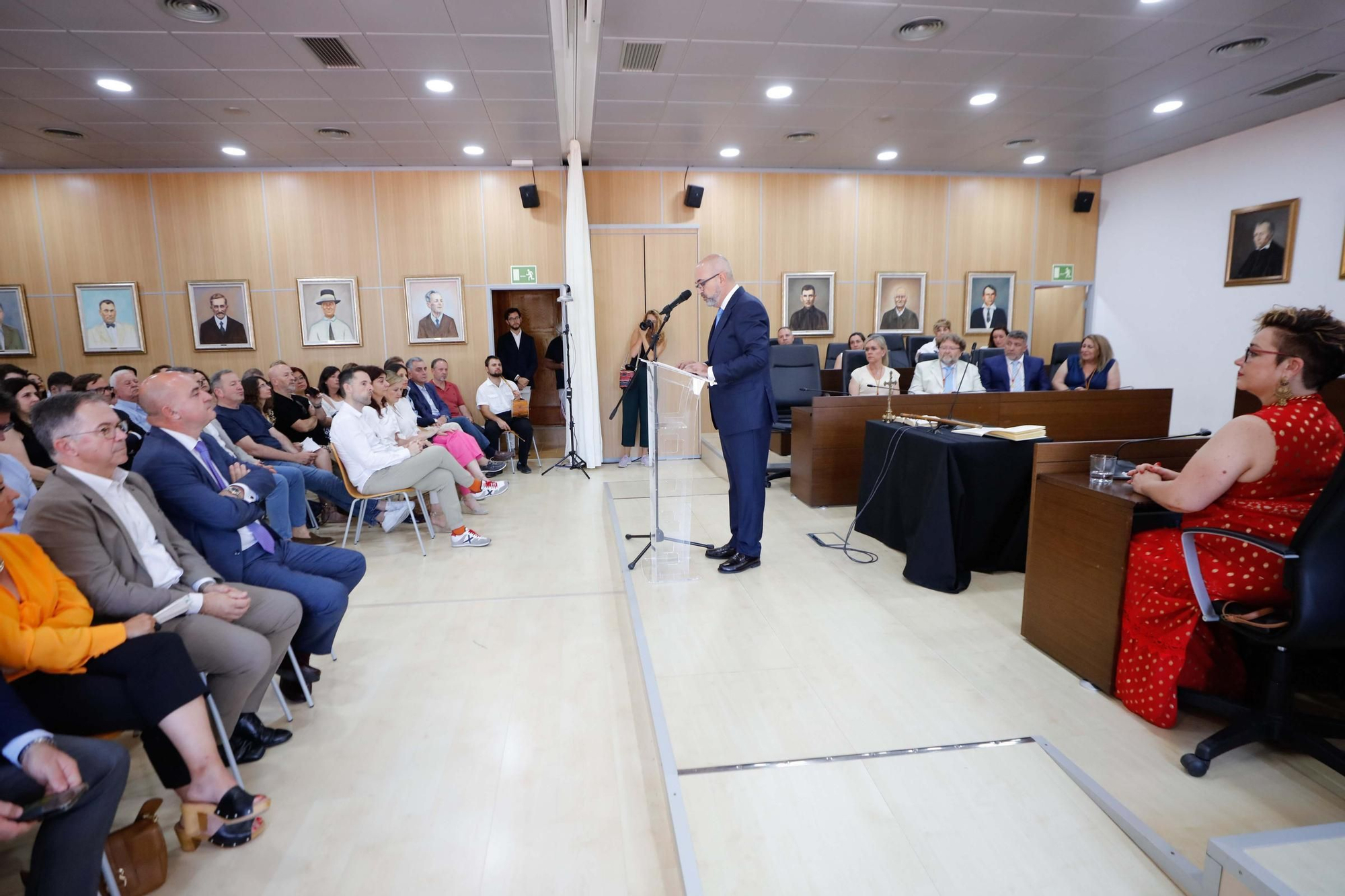 Galería de imágenes de la toma de posesión de Vicent Roig como alcalde de Sant Josep