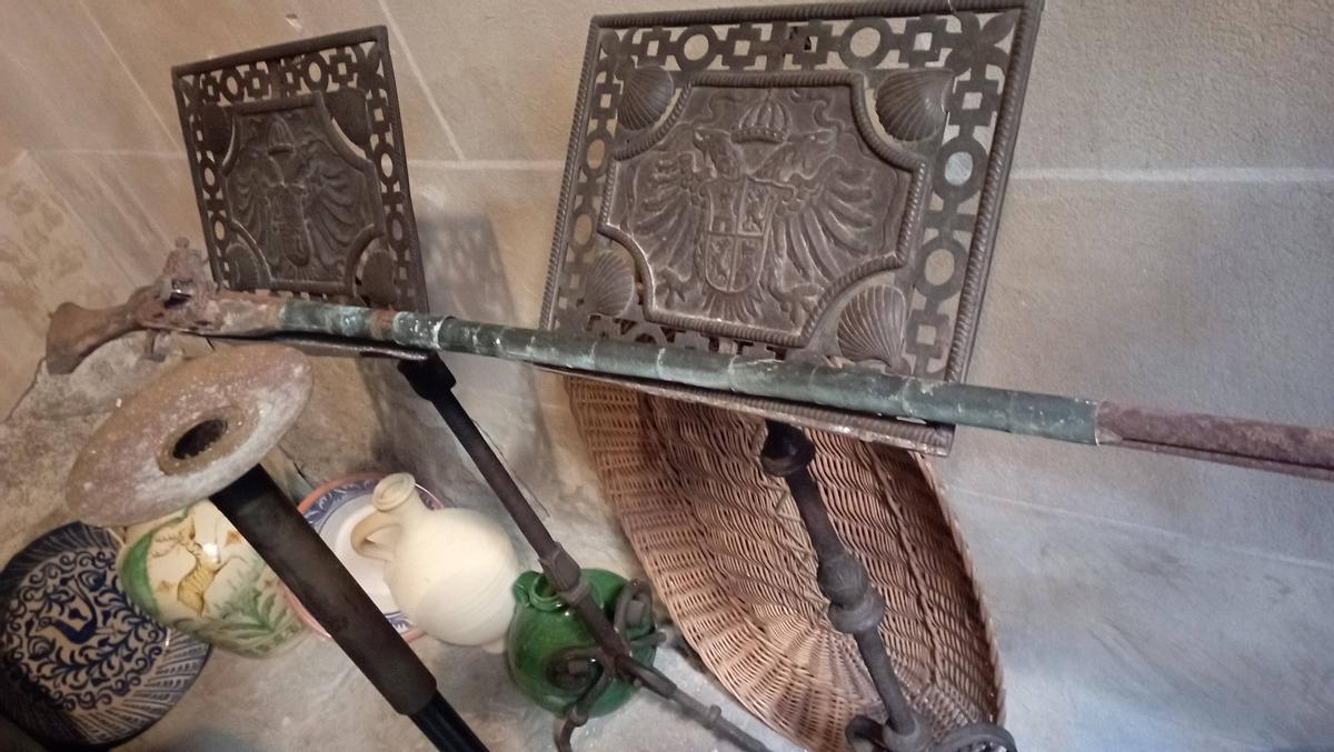 Una espingarda de comienzos del XVI, en esta capilla sin uso de la Catedral de Málaga.