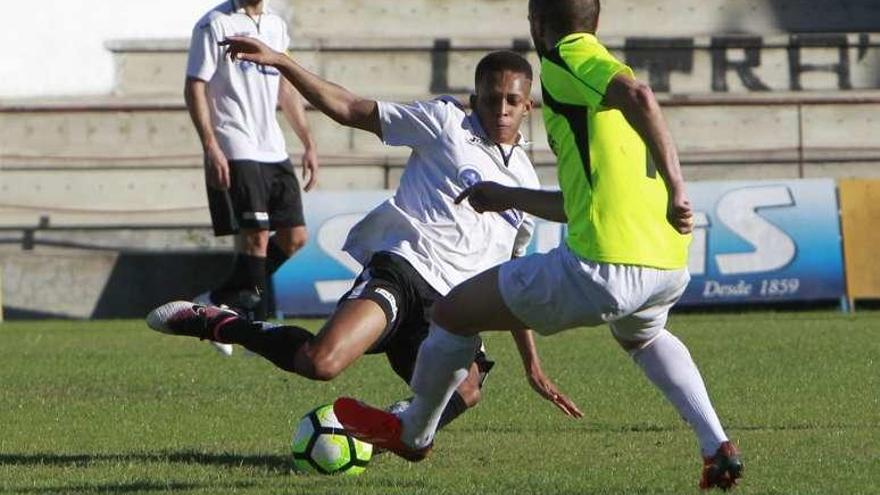 El Ourense CF quiere enlazar con el grupo cabecero. // Jesús Regal