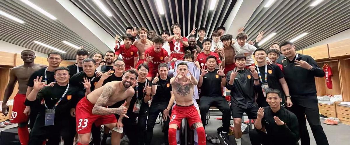 El acento asturiano en la sorpresa de la liga china