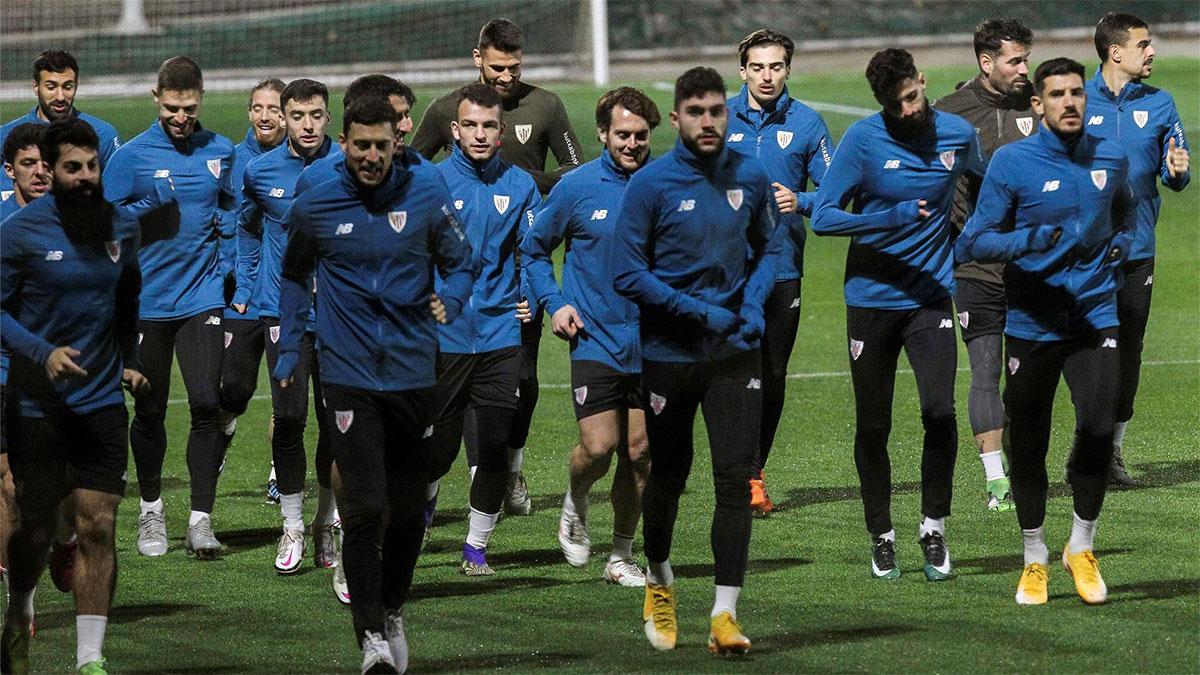 Entrenamiento del Athletic de noche y charla de Marcelino tras ganar la Supercopa