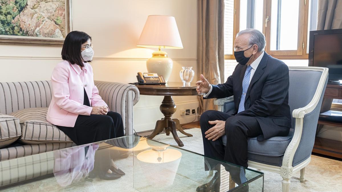 Encuentro entre la ministra Carolina Darias y el presidente de la Fundación La Caixa, Isidro Fainé