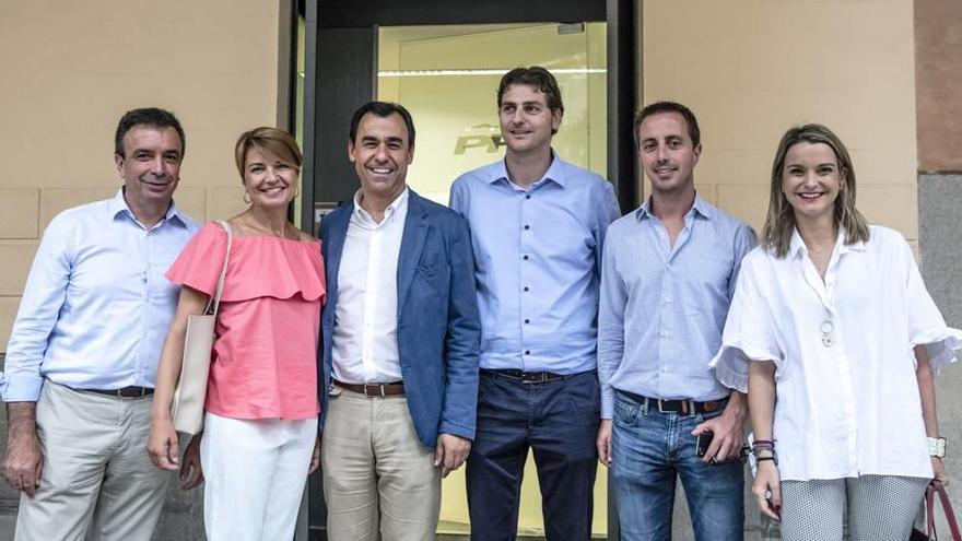 Vidal, Durán, Martínez-Maíllo, Sagreras, Galmés y Prohens, ayer a la salida del comité de dirección del PP.