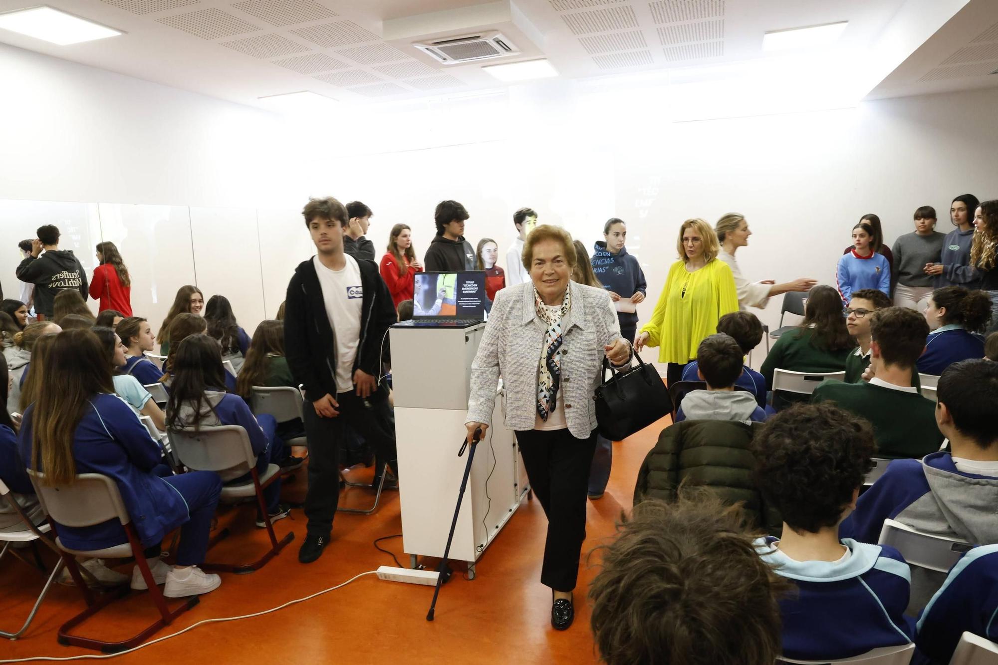 El homenaje en La Corolla a la primera conductora de ambulancias en Asturias, en imágenes