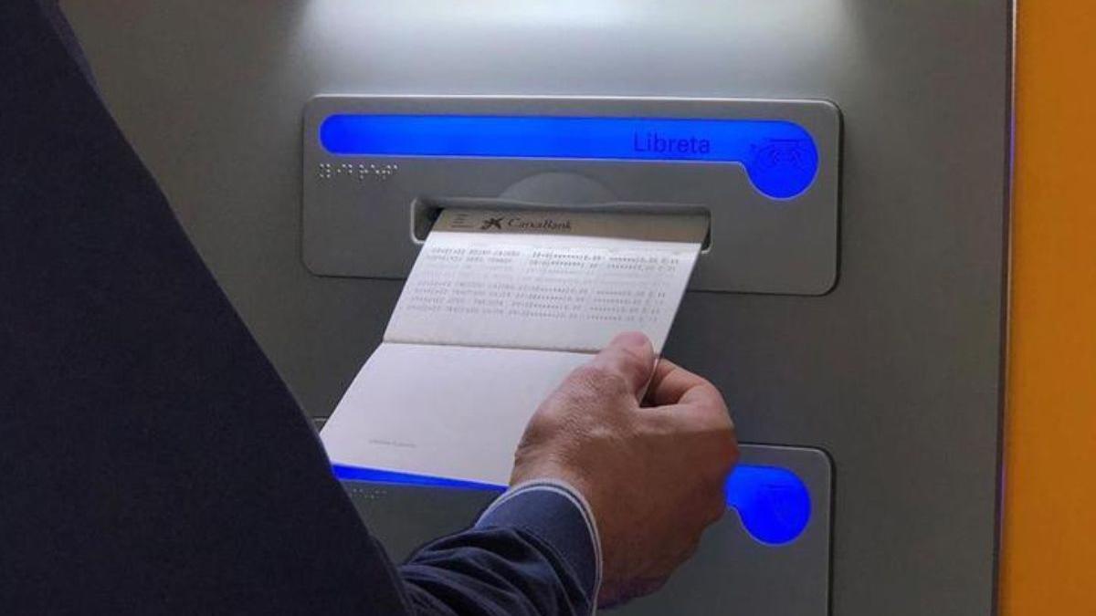 Los bancos lanzan un importante aviso sobre las libretas de ahorro - La  Opinión de Málaga