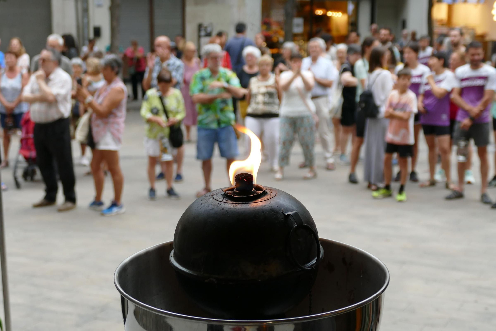 Figueres rep la Flama del Canigó i reparteix la llum de la catalanitat per tota la comarca