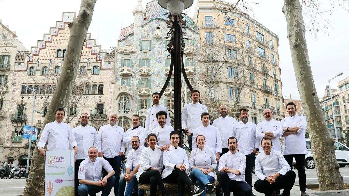 Chefs participantes de la edición del año pasado de 'Passeig de Gourmets', con Ruscalleda en medio, en primera fila.