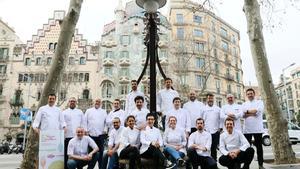 Chefs participantes de la edición del año pasado de Passeig de Gourmets, con Ruscalleda en medio, en primera fila.