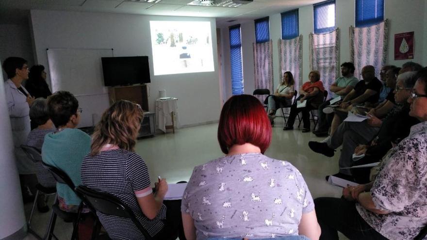 Una de las reuniones de «Connectant Sant Isidre».