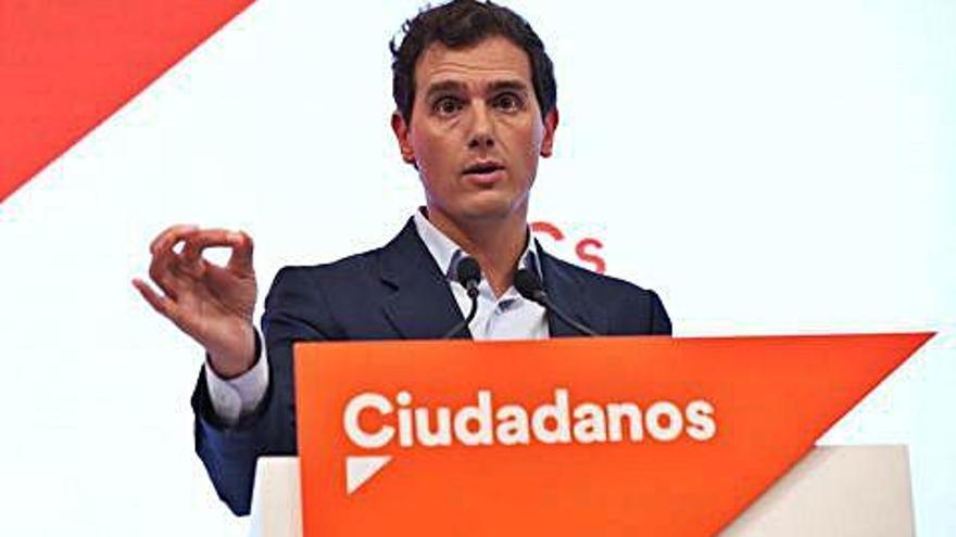 Rivera insta Casado a permetre que Sánchez sigui investit amb condicions