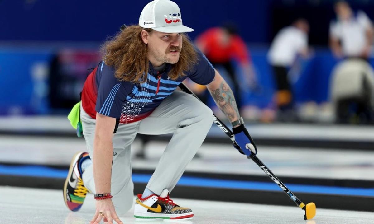 Matt Hamilton, estrella del curling estadounidense.