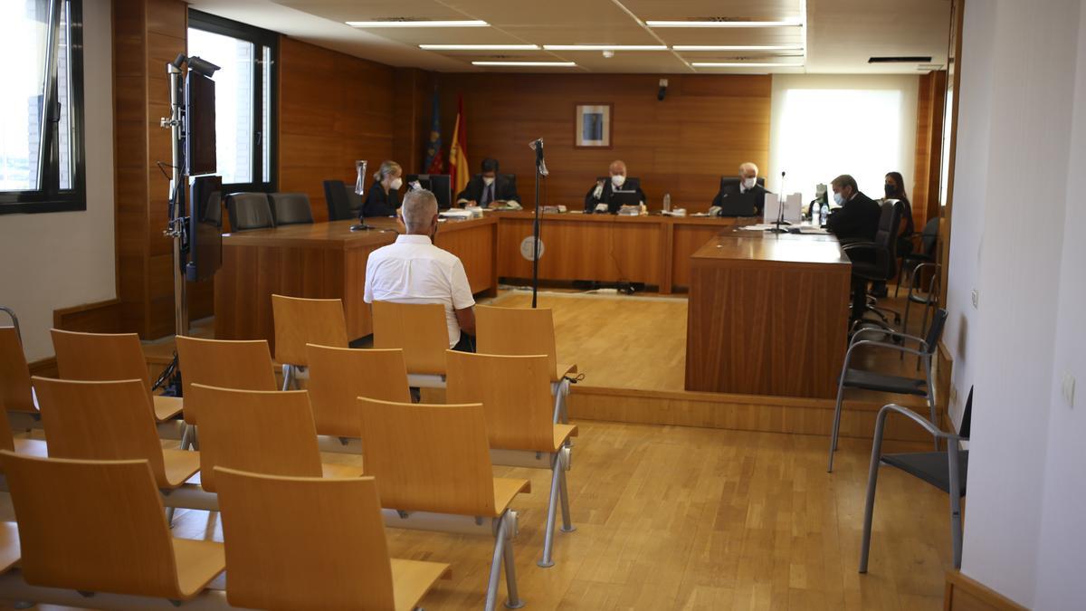 Juicio en la Sección Segunda a un hombre acusado de tener un depósito de armas