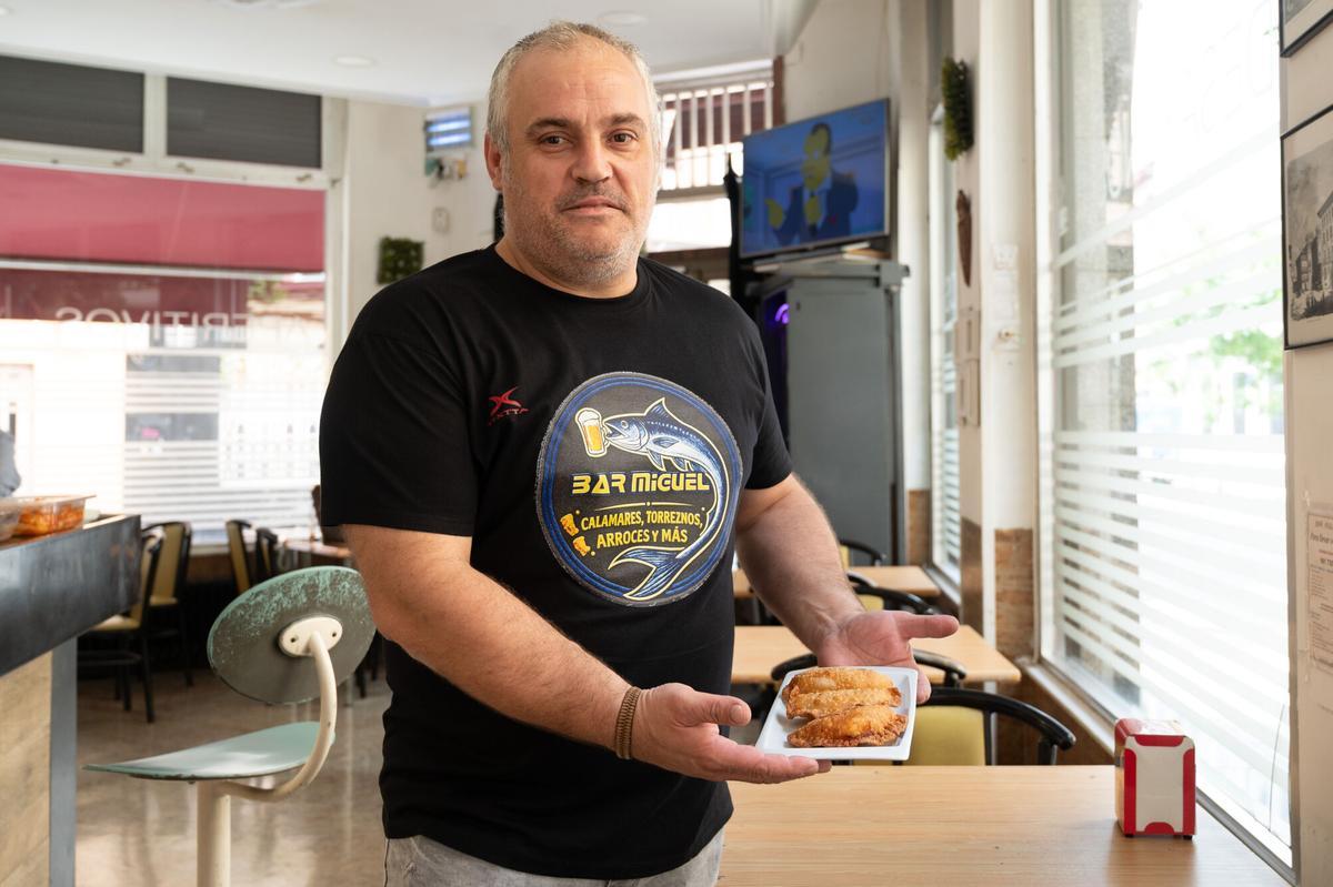 En imágenes | Bar Miguel, en Zaragoza, un sitio 'de toda la vida' con bocadillos de calamares a 3,50 euros: "Comida casera, de la abuela y buena"