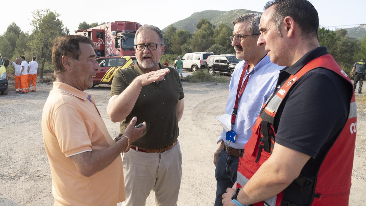 El presidente de la Diputación, José Martí, visitó la coordinación de las labores de extinción del incendio