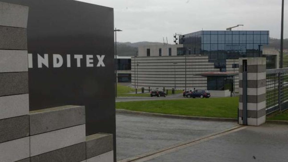 Entrada de la sede de Inditex, en el polígono de Sabón. / víctor echave