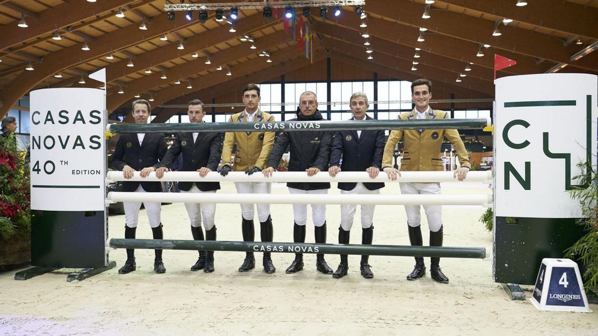 Las familias Philippaerts y Van der Vleuten, en Casas Novas. |  // CASAS NOVAS / OXER SPORT