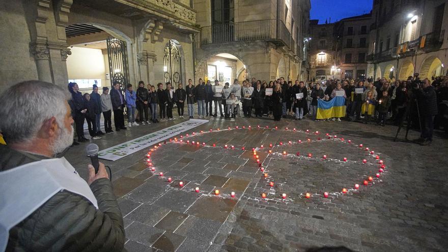 Encesa d&#039;espelmes a Girona pels dos anys de la guerra d&#039;Ucraïna