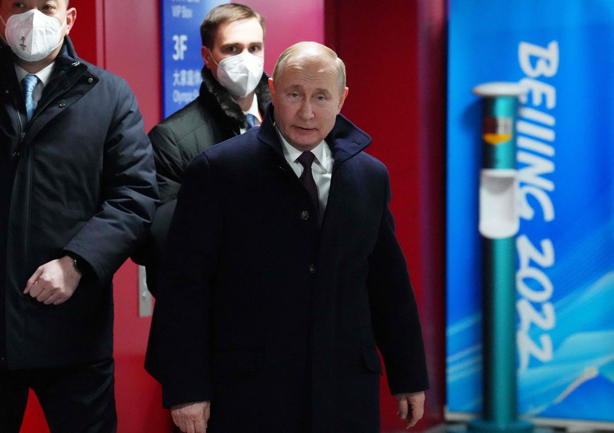 El presidente de Rusia, Vladimir Putin, llega al Estadio Nacional, conocido como el Nido de Pájaro, en Beijing, para la ceremonia de apertura de los Juegos Olímpicos de Invierno de Beijing 2022.