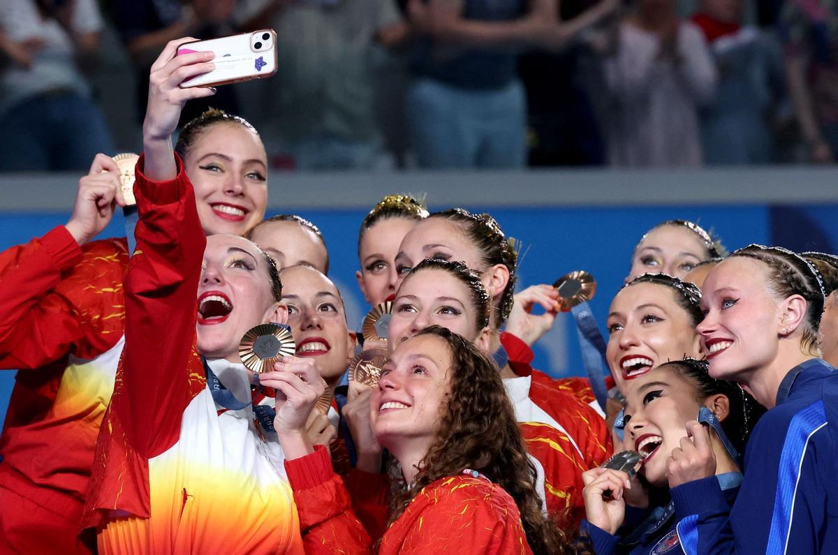 España da el gran salto y regresa con el bronce al Olimpo de natación artística. El equipo español de natación artística se luce en la definitiva rutina acrobática y logra la medalla de bronce, el primer metal en la disciplina desde Londres 2012.