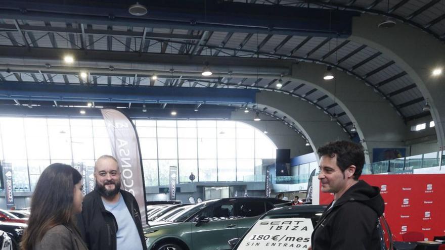 La concejala Raquel Ruiz, ayer, en la inauguración de la feria.  | MIKI LÓPEZ